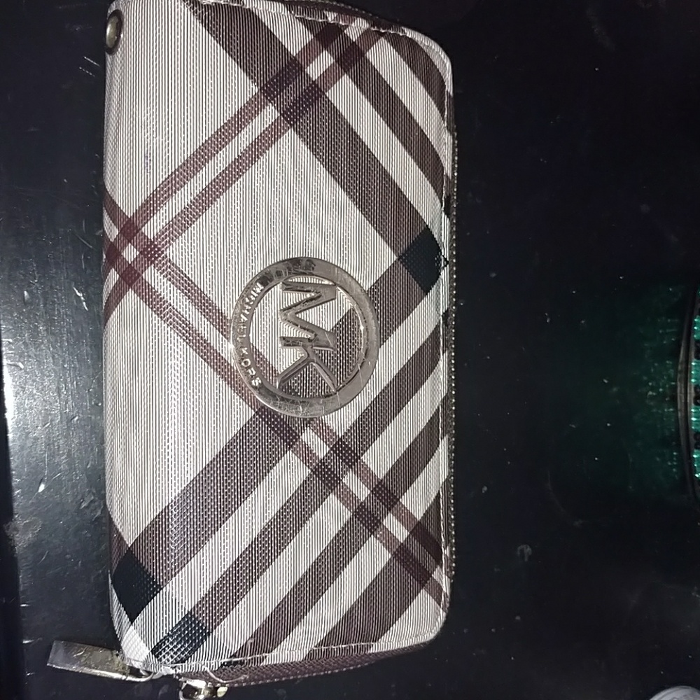 Michael kors wallet